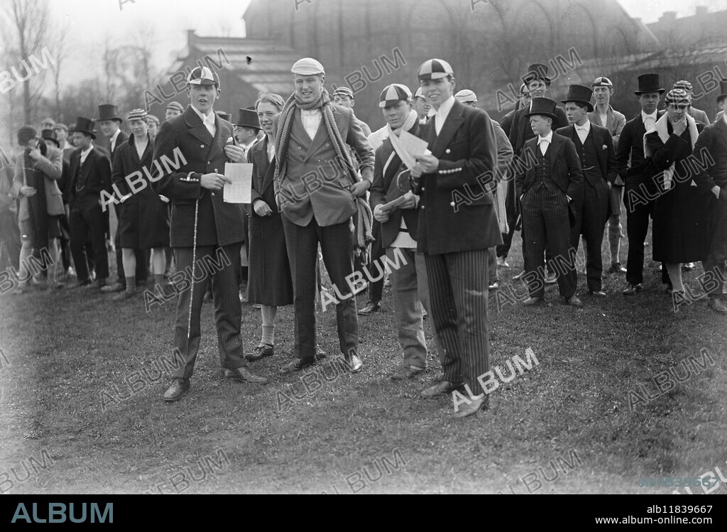 Eton College sports . E H Armitage , the starter and captain of the boats , etc , ( left ) with the Earl of Kincardine and Lord Hyde ( judge ) . 16 March 1925.