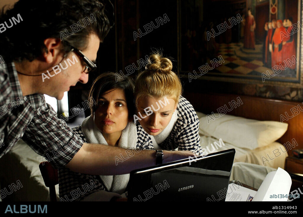 ELENA ANAYA, JULIO MEDEM and NATASHA YAROVENKO in ROOM IN ROME, 2010 (HABITACION EN ROMA), directed by JULIO MEDEM. Copyright ALICIA PRODUCE/MORENA FILMS.