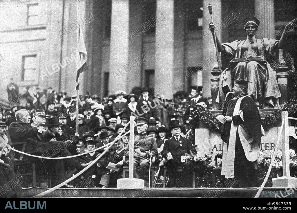 '<<Freres Dans la Meme Cause>>; A Columbia (Pensylvanie) le 10 mai: la harangue a nos representants du Dr Nicholas Murray Butler, president de l'Université', 1917. First World War: "Brothers in the same cause"; speech of Dr Nicholas Murray Butler, president of Columbia University, to French representatives (Joffre-Viviani Mission to America), 10 May. From "L'Album de la Guerre 1914-1919, Volume 2" [L'Illustration, Paris, 1924].