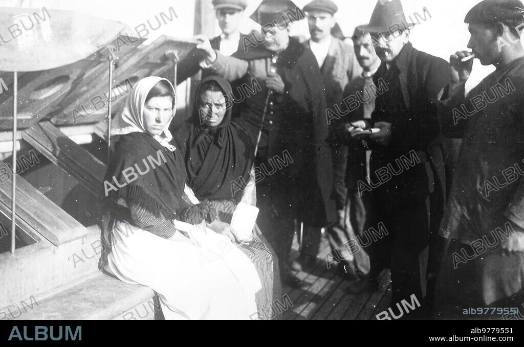 1921. El naufragio Del "santa Isabel"
Mujeres de Salvora que con riesgo de sus Vidas Salvaron A Muchos Naufragos.
(Foto. Ksado).