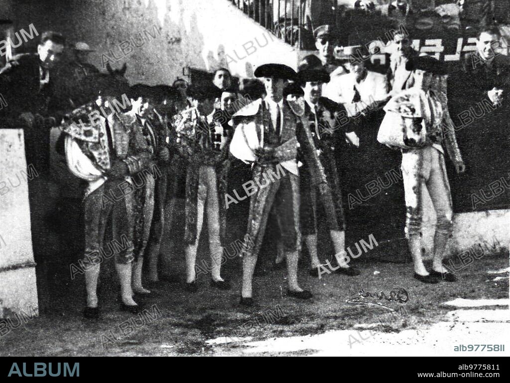 28 agosto 1947. Manolete, Luis Miguel Dominguín y Gitanillo de Triana antes de comenzar el paseíllo de la  corrida en Linares en la que Murió Manolete.