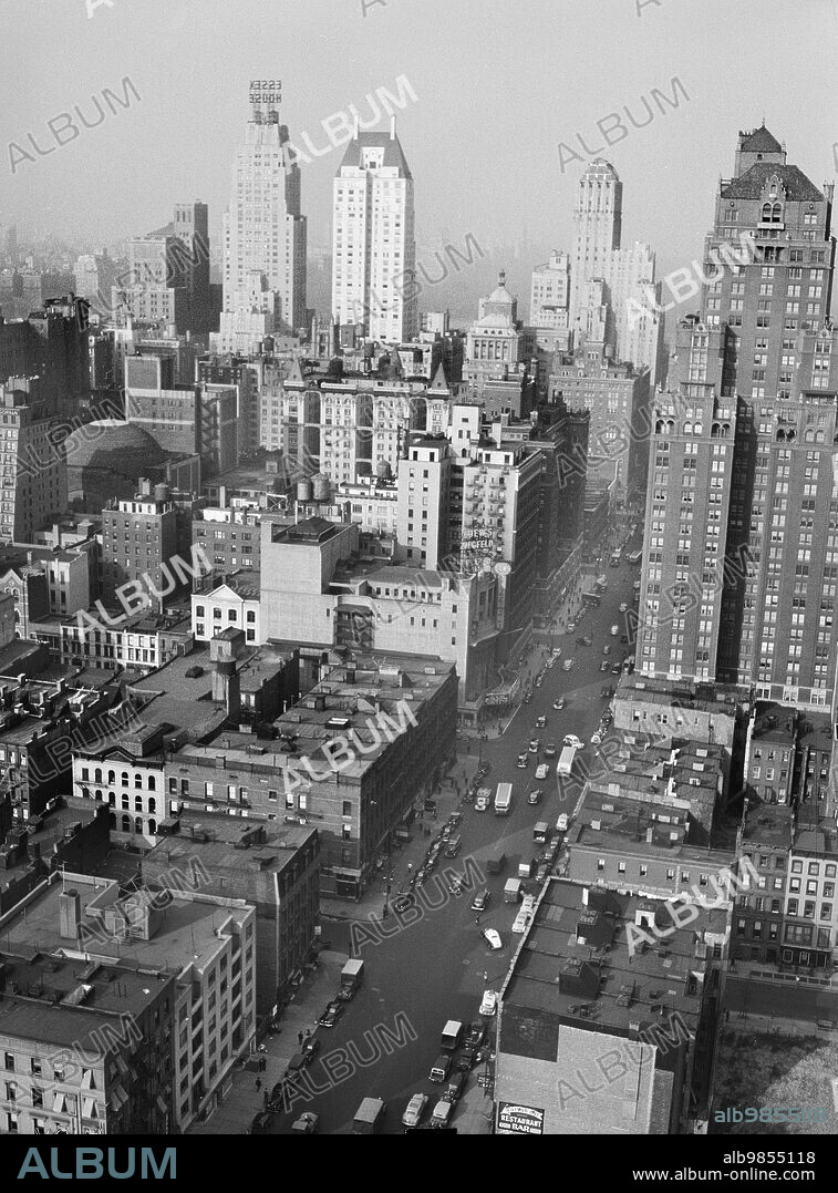Cityscape, midtown Manhattan looking north to Central Park, New York City, New York, USA, Arthur Rothstein, U.S. Office of War Information, October 1941.