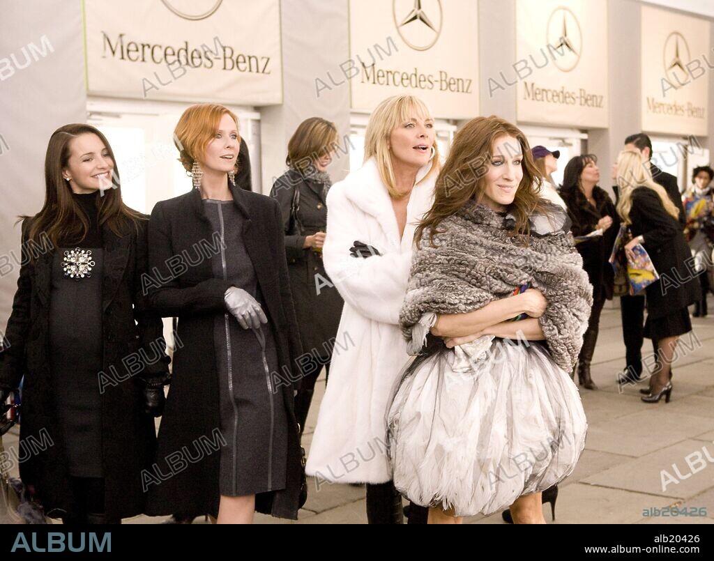 CYNTHIA NIXON, KIM CATTRALL, KRISTIN DAVIS und SARAH JESSICA PARKER in SEX AND THE CITY: THE MOVIE, 2008, unter der Regie von MICHAEL PATRICK KING. Copyright DARREN STAR PROD./HBO FILMS/NEW LINE CINEMA / BLANKENHORN, CRAIG.