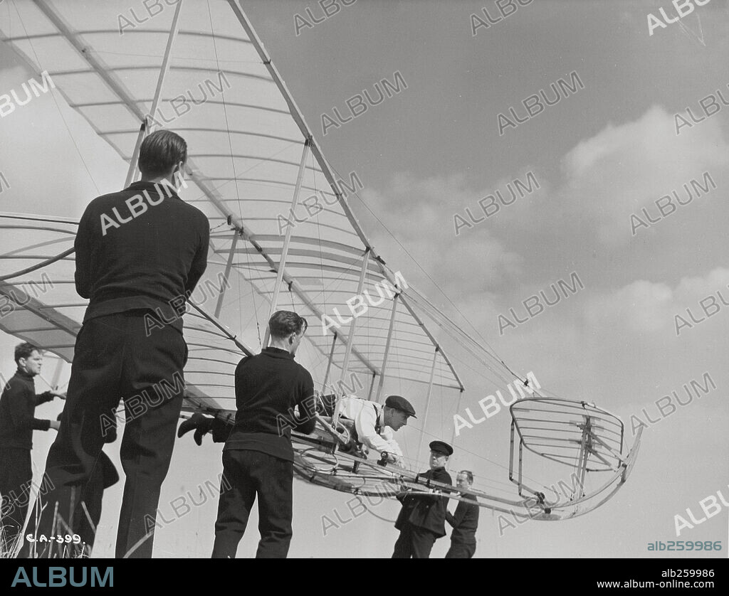 CONQUEST OF THE AIR, 1940, réalisé par ZOLTAN KORDA. Copyright LONDON FILMS.