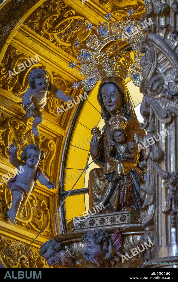 talla románica de la Virgen de Lomos de Orios, siglo XIV, Ermita de la Virgen de Lomos de Orio, barroca del siglo XVII, Parque Natural Sierra Cebollera, Rioja, Spain.