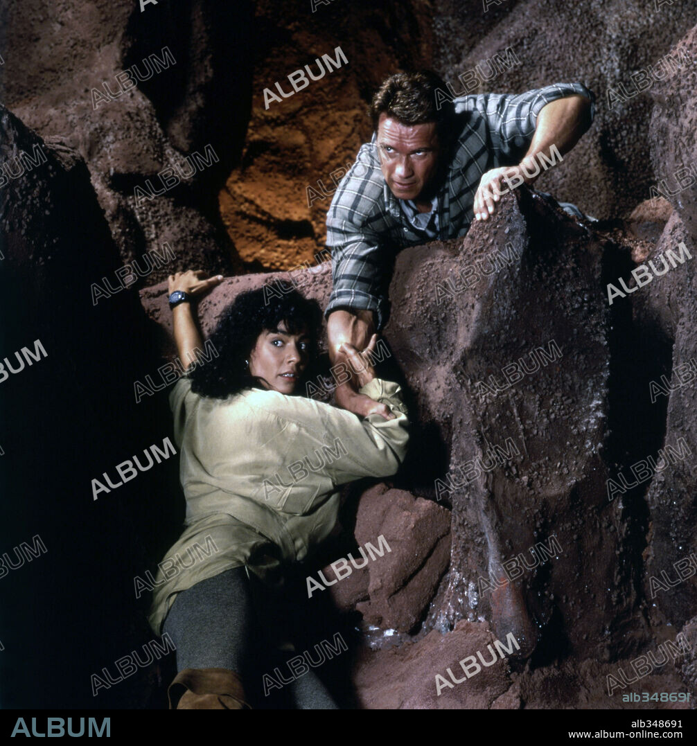 ARNOLD SCHWARZENEGGER und RACHEL TICOTIN in TOTAL RECALL - DIE TOTALE ERINNERUNG, 1990 (TOTAL RECALL), unter der Regie von PAUL VERHOEVEN. Copyright CAROLCO.
