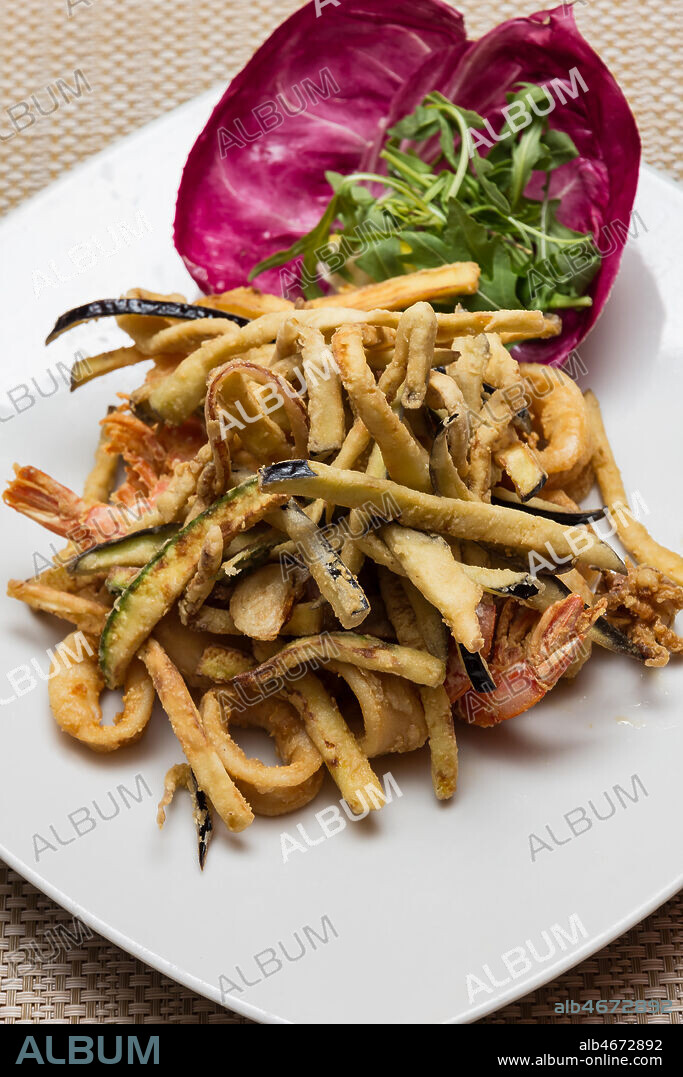Poggio all'Agnello Country Residential Resort, Restaurant Cascina del Poggio: variety of fried fish (squids and shrimps) and vegetables.