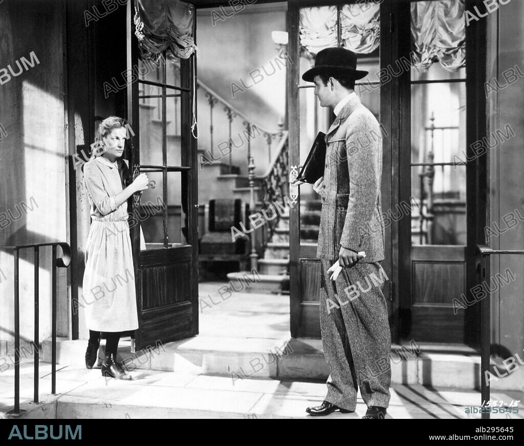 JOAN FONTAINE and LOUIS JOURDAN in LETTER FROM AN UNKNOWN WOMAN, 1948, directed by MAX OPHÜLS. Copyright UNIVERSAL PICTURES.