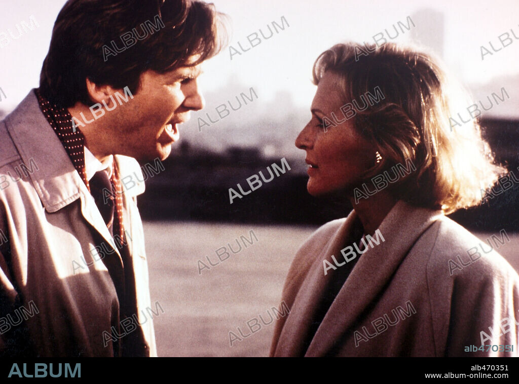 GLENN CLOSE and JEFF BRIDGES in JAGGED EDGE, 1985, directed by RICHARD MARQUAND. Copyright COLUMBIA PICTURES.