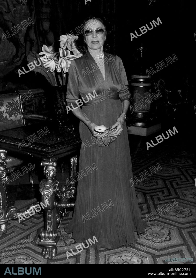 ©SCANPIX SWEDEN, 1984-03-08.. Skribenten Kid Severin.. Legendarisk, mångårig medarbetare på Expressen som blev 91 år gammal. Den första artikeln skrev hon bara sju år gammal 1916 i Dagens Nyheter. På Expressen arbetade hon från starten 1944. Bilden: Kid Severin på en middag på Stockholms Slott.. Foto: Anders Holmström/SCANPIX. Code: 50100.