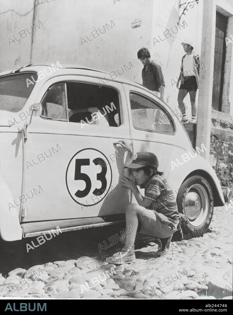 HERBIE TORERO, 1980 (HERBIE GOES BANANAS), dirigida por VINCENT MCEVEETY. Copyright WALT DISNEY PRODUCTIONS.