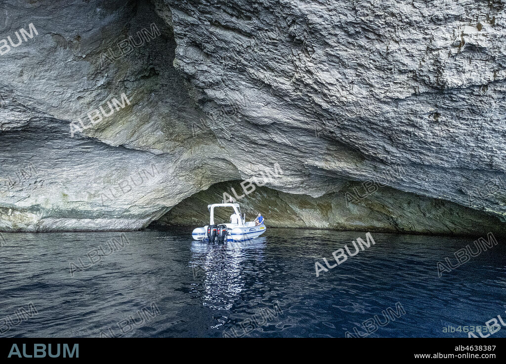 Sa Cova Blava, Parque nacional marítimo-terrestre del Archipiélago de Cabrera, Mallorca, Balearic Islands, Spain.