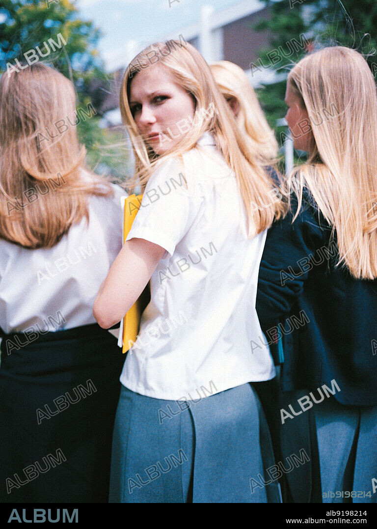 KIRSTEN DUNST in THE VIRGIN SUICIDES - VERLORENE JUGEND, 1999 (THE VIRGIN SUICIDES), unter der Regie von SOFIA COPPOLA. Copyright ZOETROPE STUDIOS.