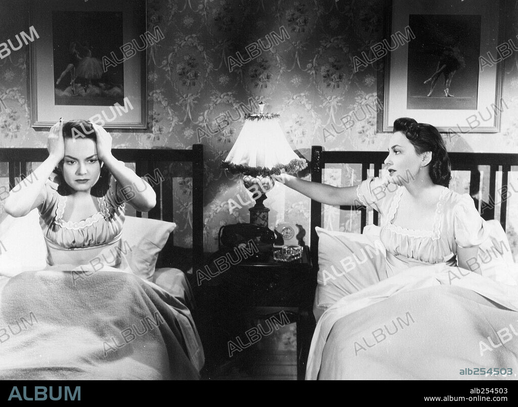 OLIVIA DE HAVILLAND en A TRAVÉS DEL ESPEJO, 1946 (THE DARK MIRROR), dirigida por ROBERT SIODMAK. Copyright UNIVERSAL PICTURES.