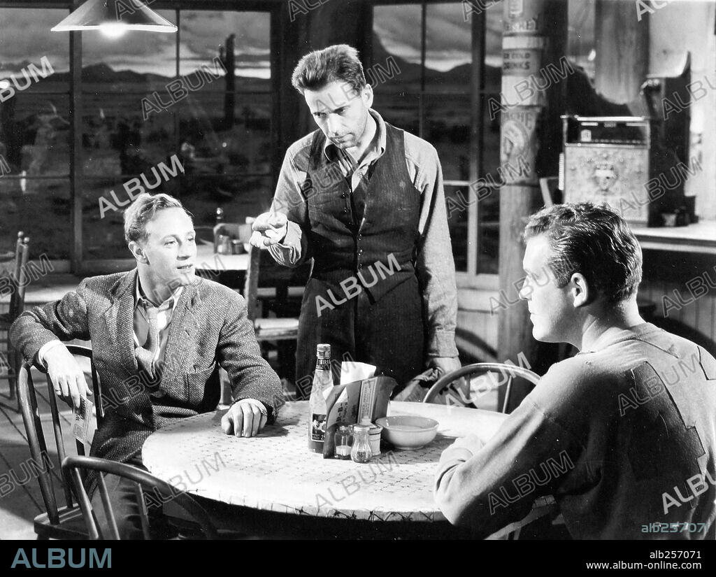 HUMPHREY BOGART y LESLIE HOWARD en EL BOSQUE PETRIFICADO, 1936 (THE PETRIFIED FOREST), dirigida por ARCHIE MAYO. Copyright WARNER BROTHERS.
