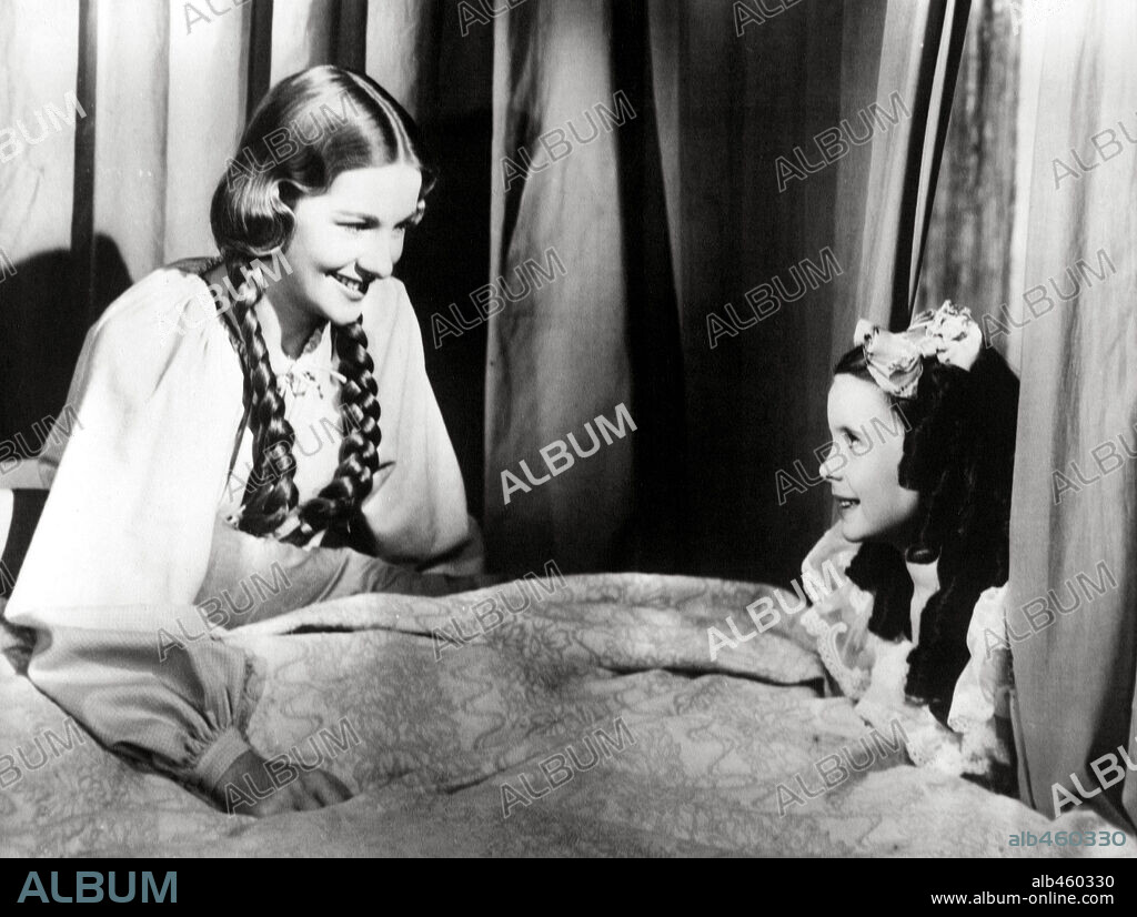 JOAN FONTAINE y MARGARET O'BRIEN en ALMA REBELDE, 1944 (JANE EYRE), dirigida por ROBERT STEVENSON. Copyright 20TH CENTURY FOX.