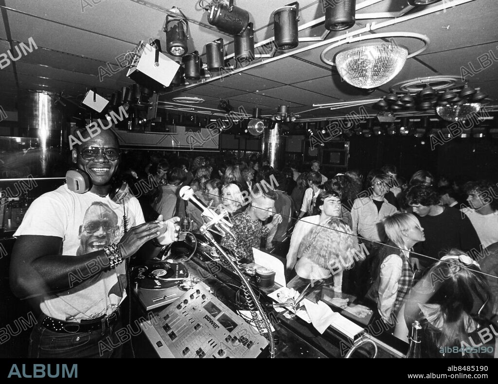 ARKIV 1981 - Discjockeyn Big Brother Sydney är mycket stolt över sin nya satsning "1984". Hit kommer new wave-folket varja onsdag, fredag och söndag. Foto: Bernt Claesson Kod: 8 . COPYRIGHT SCANPIX SWEDEN.