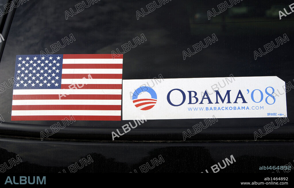 HISTORIA ESTADOS UNIDOS SIGLO XXI. ADHESIVOS en el cristal de un automóvil con PROPAGANDA ELECTORAL DE BARACK OBAMA para las elecciones a la presidencia del país, celebradas en noviembre del 2008. Estados Unidos.