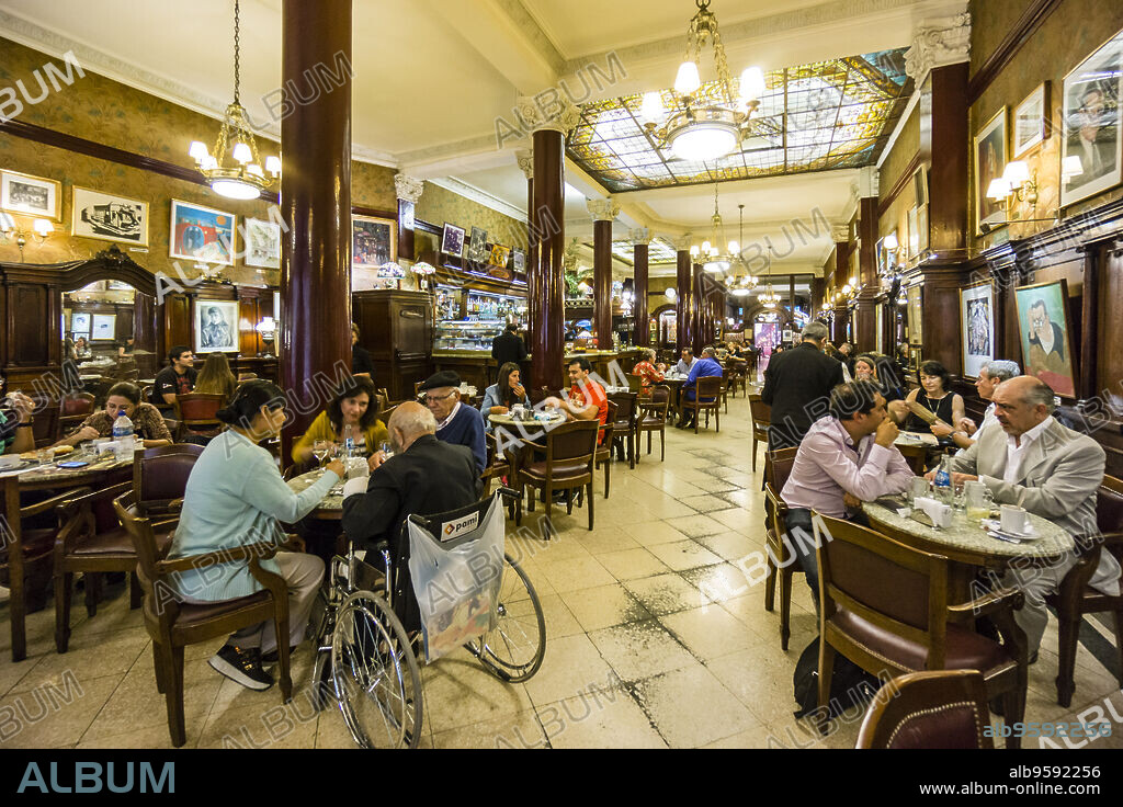 Café Tortoni, ubicado en el 825 de la Avenida de Mayo,Buenos Aires, republica Argentina, cono sur, South America.