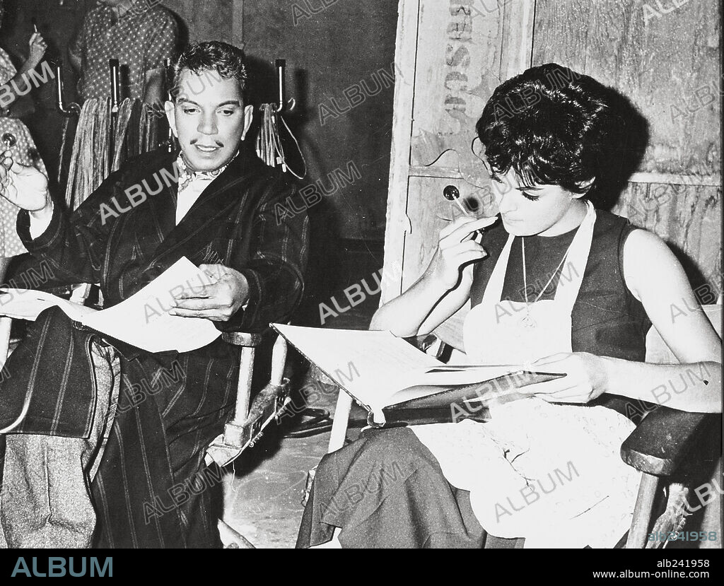 CANTINFLAS en EL EXTRA, 1962, dirigida por MIGUEL M. DELGADO. Copyright POSA FILMS, S.A.
