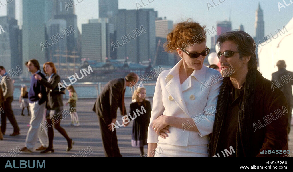 AL PACINO und RENE RUSSO in DAS SCHNELLE GELD, 2005 (TWO FOR THE MONEY), unter der Regie von D. J. CARUSO. Copyright UNIVERSAL PICTURES.