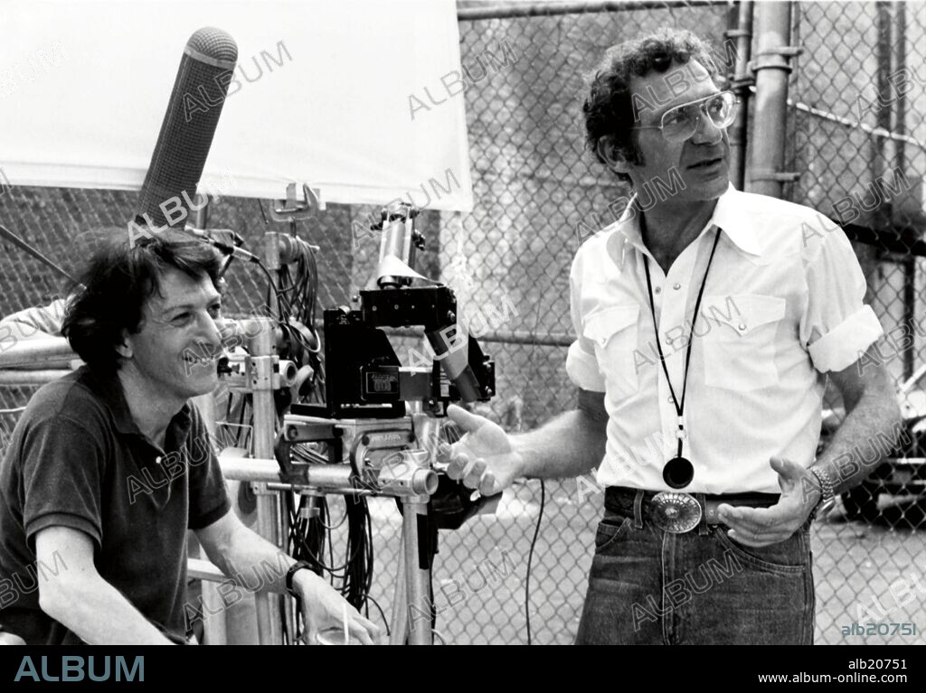 DUSTIN HOFFMAN und SYDNEY POLLACK in TOOTSIE, 1982, unter der Regie von SYDNEY POLLACK. Copyright COLUMBIA PICTURES.