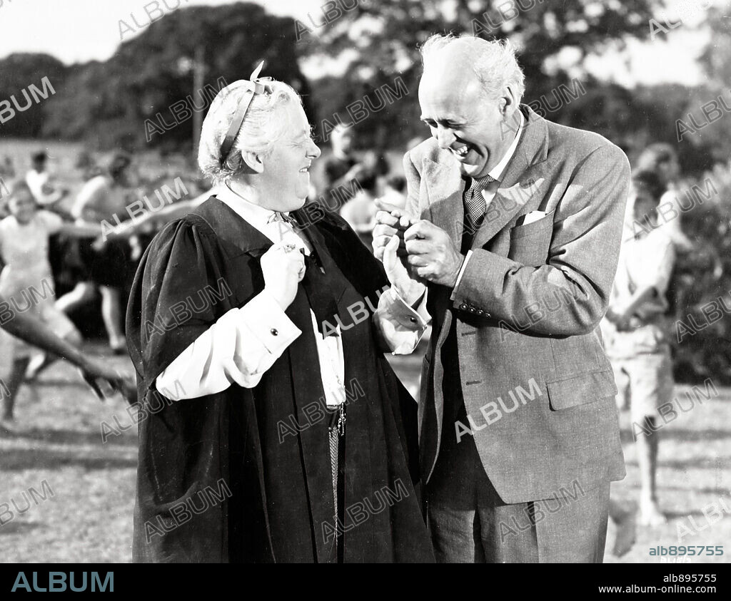 ALASTAIR SIM and MARGARET RUTHERFORD in THE HAPPIEST DAYS OF YOUR LIFE, 1950, directed by FRANK LAUNDER. Copyright BRITISH LION.
