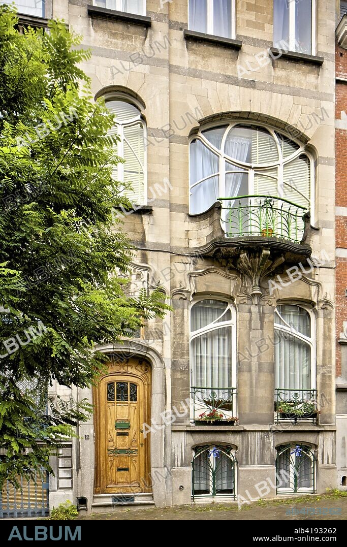 12 Avenue Jef Lambeaux, Brussels, Belgium, c2014-c2017. Designed by Georges Peereboom: 1898. Asymmetrical  in white stone .