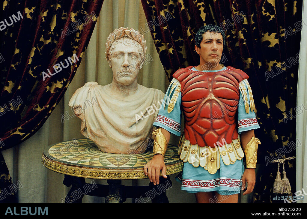 GAIUS JULIUS CAESAR und ALAIN CHABAT. ALAIN CHABAT in ASTERIX ET OBELIX, MISSION CLEOPATRE, 2002, unter der Regie von ALAIN CHABAT. Copyright RENN PRODS/TF1 FILMS PRODUCTIONS.