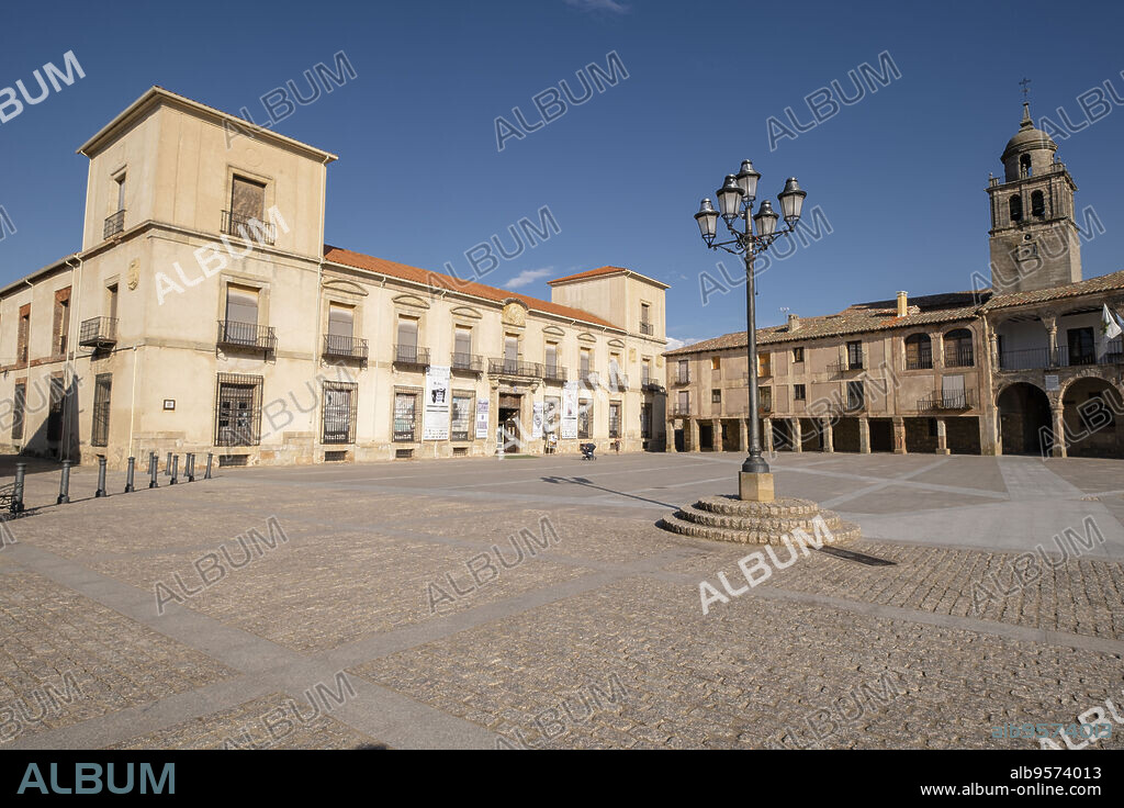 Palacio del Duque de Medinaceli, XVI-XVII, plaza mayor, Medinaceli, Soria, comunidad autónoma de Castilla y León, Spain, Europe.