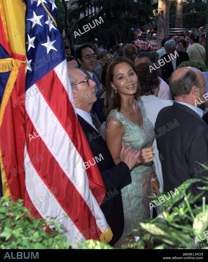 07/03/2000 Madrid. Isabel Preysler y Miguel Boyer, en la fiesta de la embajada de Ee.Uu. en Madrid. Foto Chema Barroso.