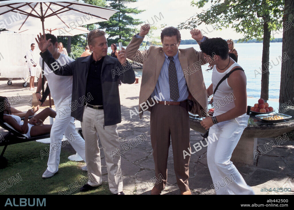 ALBERT BROOKS und MICHAEL DOUGLAS in THE IN-LAWS, 2003, unter der Regie von ANDREW FLEMING. Copyright WARNER BROS. PICTURES / KRAYCHYK, GEORGE.