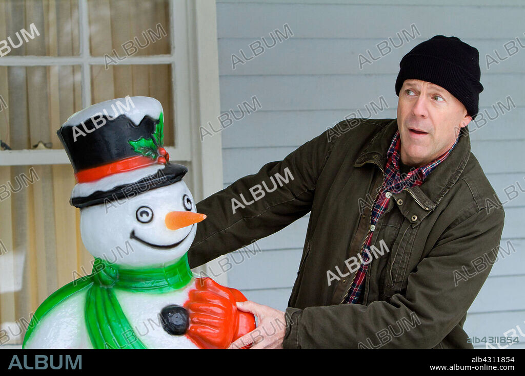 BRUCE WILLIS en RED, 2010, dirigida por ROBERT SCHWENTKE. Copyright SUMMIT ENTERTAINMENT.