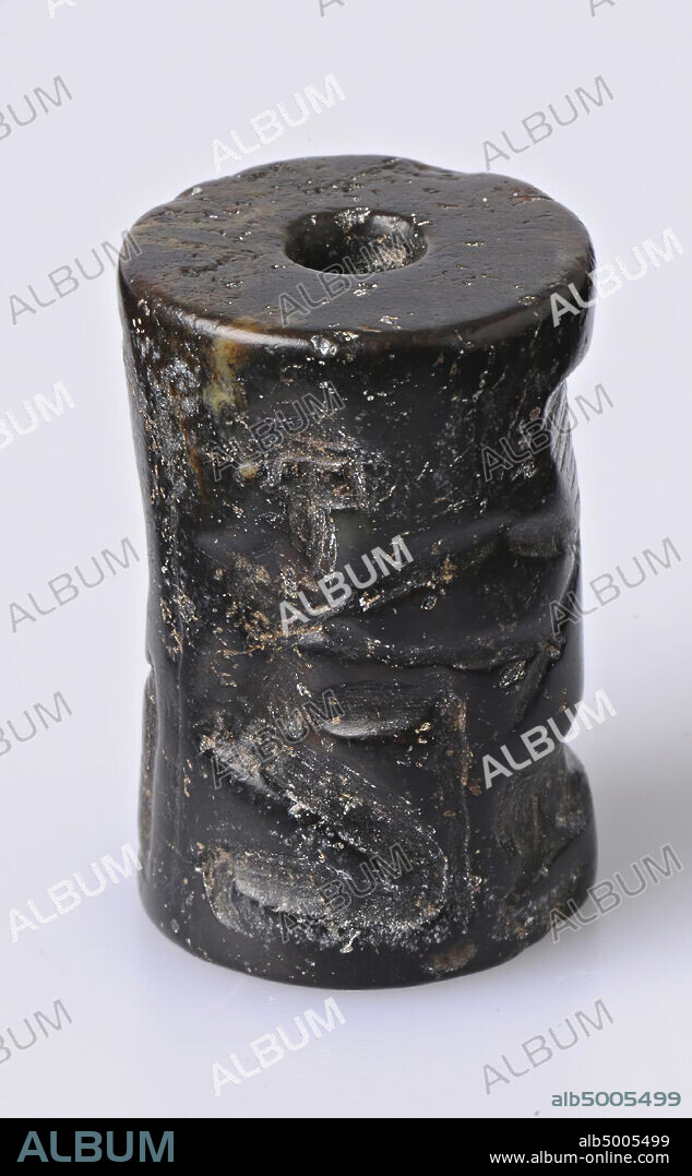 Vz: sitting figure with long robe and staff behind throne, lying bull (?) With winged element above his body, kneeling figure with object in hand, coil seal, stone, Color: brown-black, Shape: cylinder, Machining :, Method of manufacture: L. 27 mm, Diam. 18 mm.