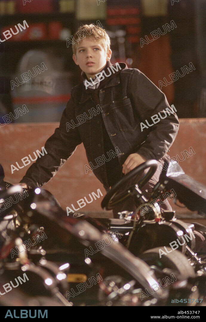 MAX THIERIOT in CATCH THAT KID, 2004, unter der Regie von BART FREUNDLICH. Copyright 20TH CENTURY FOX / FOREMAN, RICHARD.