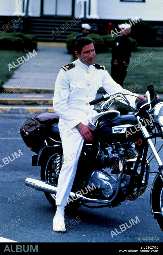 RICHARD GERE en OFICIAL Y CABALLERO, 1982 (AN OFFICER AND A GENTLEMAN), dirigida por TAYLOR HACKFORD. Copyright PARAMOUNT PICTURES.