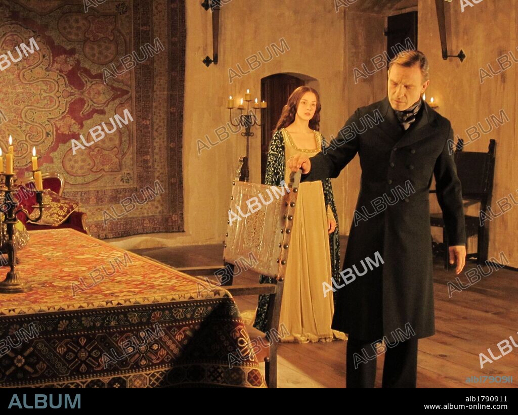 MARTA GASTINI und THOMAS KRETSCHMANN in DRACULA 3D, 2012, unter der Regie von DARIO ARGENTO. Copyright ENRIQUE CEREZO PRODUCCIONES.