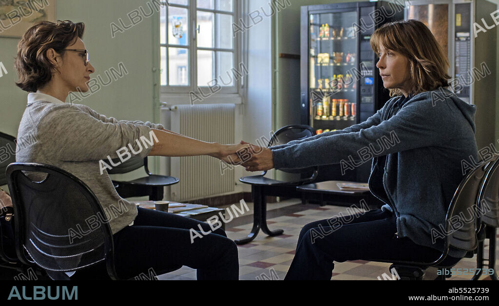 GERALDINE PAILHAS et SOPHIE MARCEAU dans TOUT S'EST BIEN PASSE, 2021, réalisé par FRANÇOIS OZON. Copyright Mandarin Production.