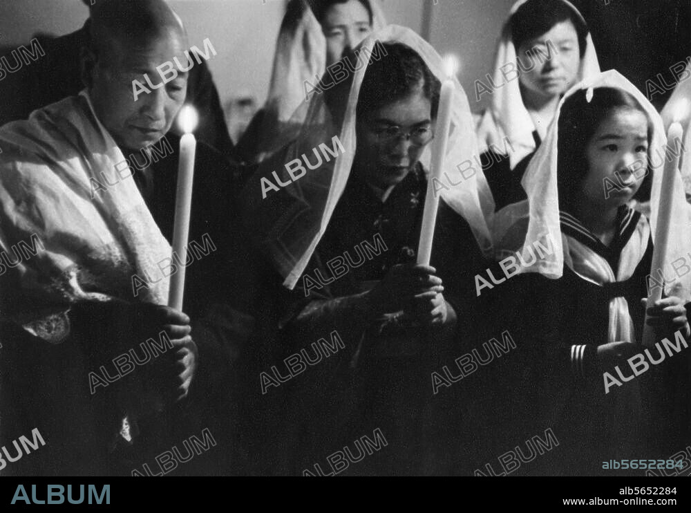 Ethnology / Japan. Members of the Roman Catholic church in Japan during mass. Photo.