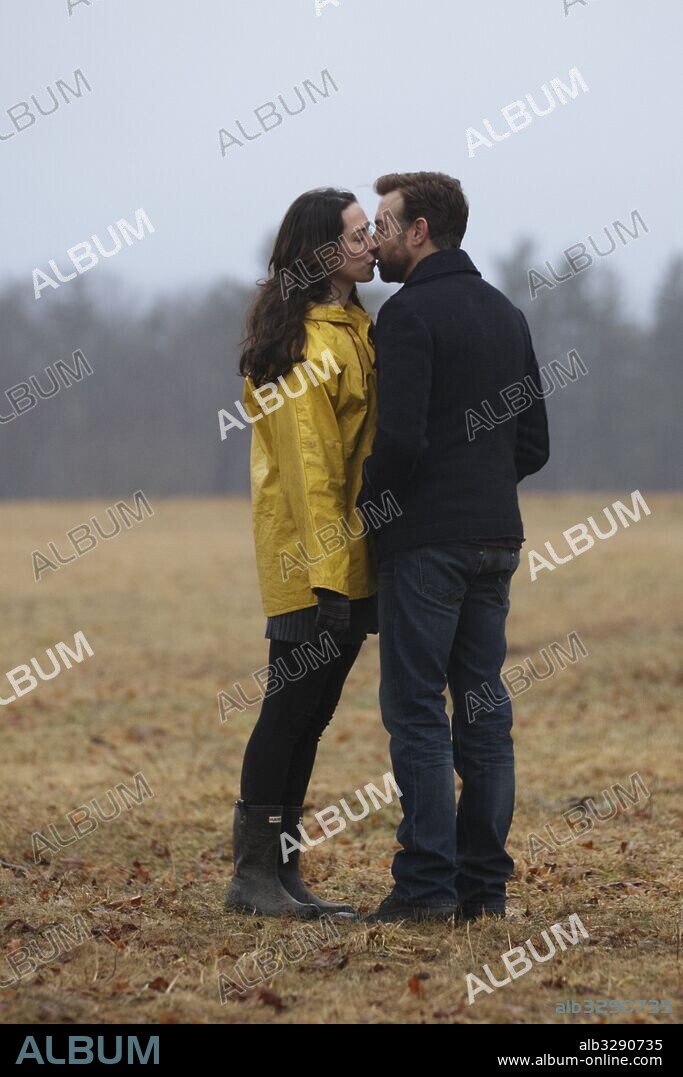 JASON SUDEIKIS y REBECCA HALL en LA ÚLTIMA CANCIÓN, 2015 (TUMBLEDOWN), dirigida por SEAN MEWSHAW. Copyright ECHO FILMS/BRON STUDIOS/HAHNSCAP/RUSTICATOR PICTURES.