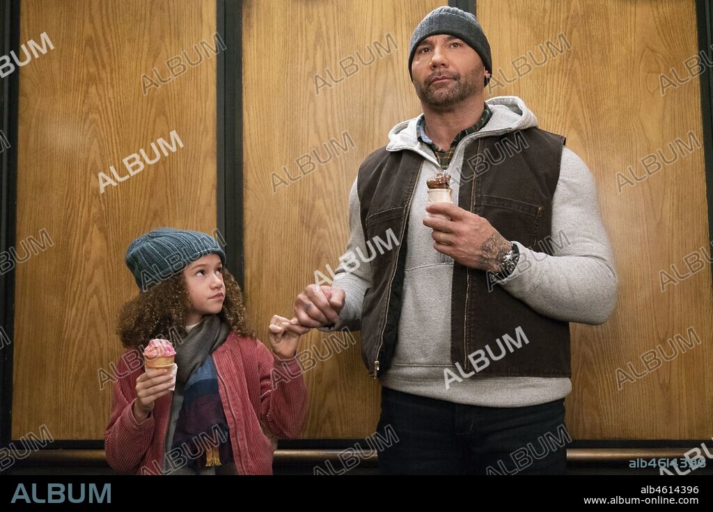 CHLOE COLEMAN and DAVE BAUTISTA in MY SPY, 2020, directed by PETER SEGAL. Copyright STX Entertainment. Distribuida por Film & TV House / GEM Ent.