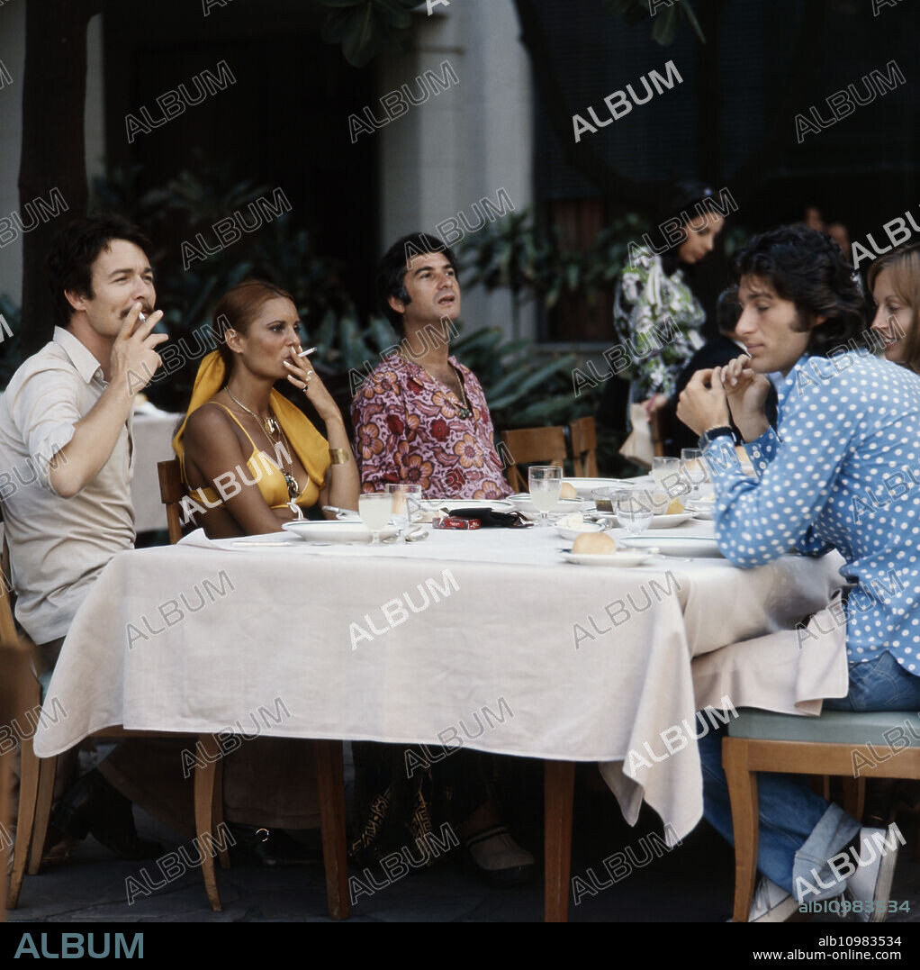 The israeli singer Daliah Lavi together with friends at breakfast, Rio de Janeiro Brazil 1970.