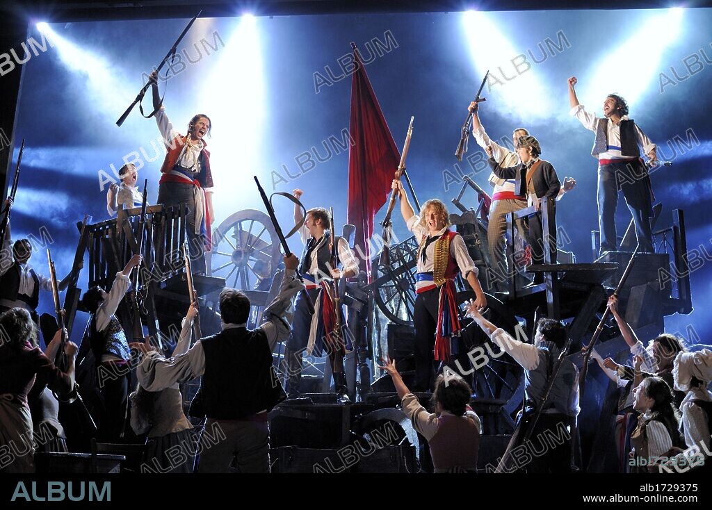 Los Miserables by Cameron Mackintosh, with Gerónimo Rauch (Jea Valjean), Ignaci Vidal (Javert), Guido Balzaretti (Marius), Virginia Carmona (Fantine), Talía del Val (Cosette), Lidia Fairen (Eponine), Enrique R. del Portal (Sr. Thenardier), Eva Diago (Sra. Thenardier).
