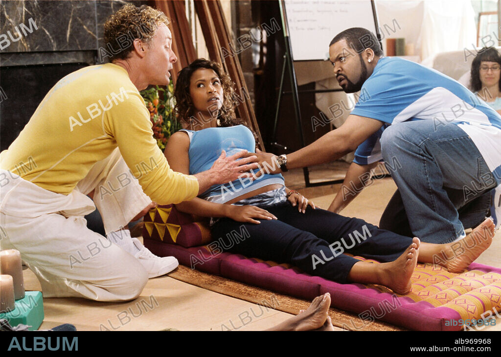 ICE CUBE, JOHN C. MCGINLEY and NIA LONG in ARE WE DONE YET?, 2007, directed by STEVE CARR. Copyright REVOLUTION STUDIOS/RKO PICTURES/CARR-SANTELLI/CUBE VISION/ / McEWAN, ROB.