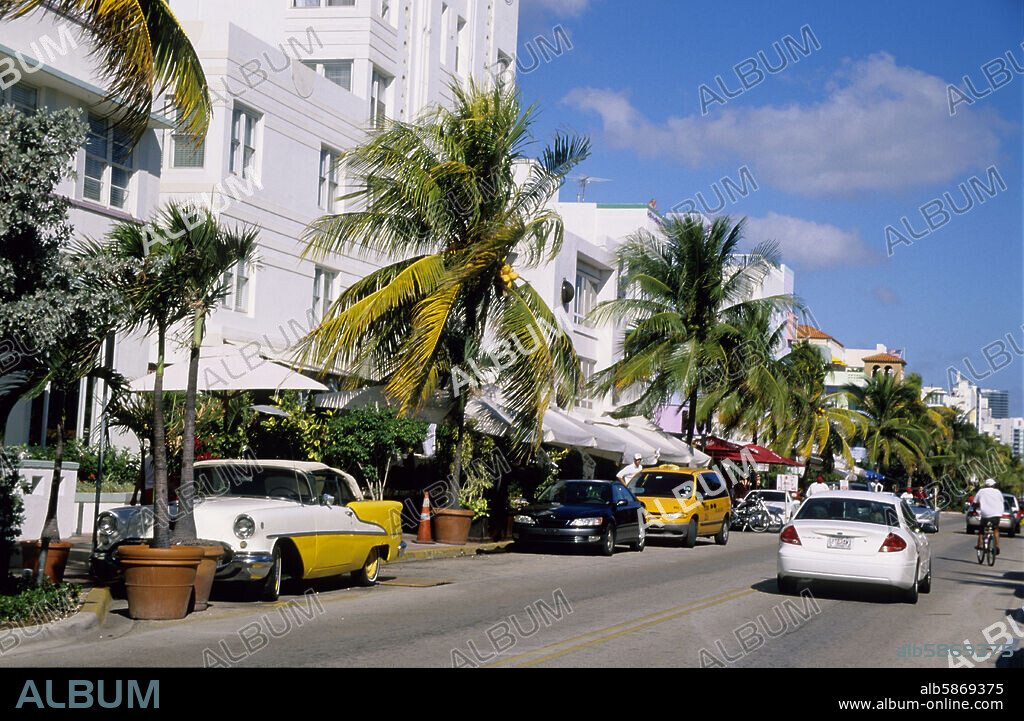 South Miami Beach; Ocean Drive Avenue (distrito Art Deco); el centro de la "movida" de la ciudad.