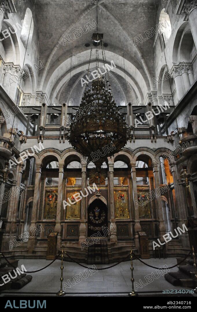 Israel, Jerusalem. Church of the Holy Sepulchre. The Katholikon Chapel. Interior view.
