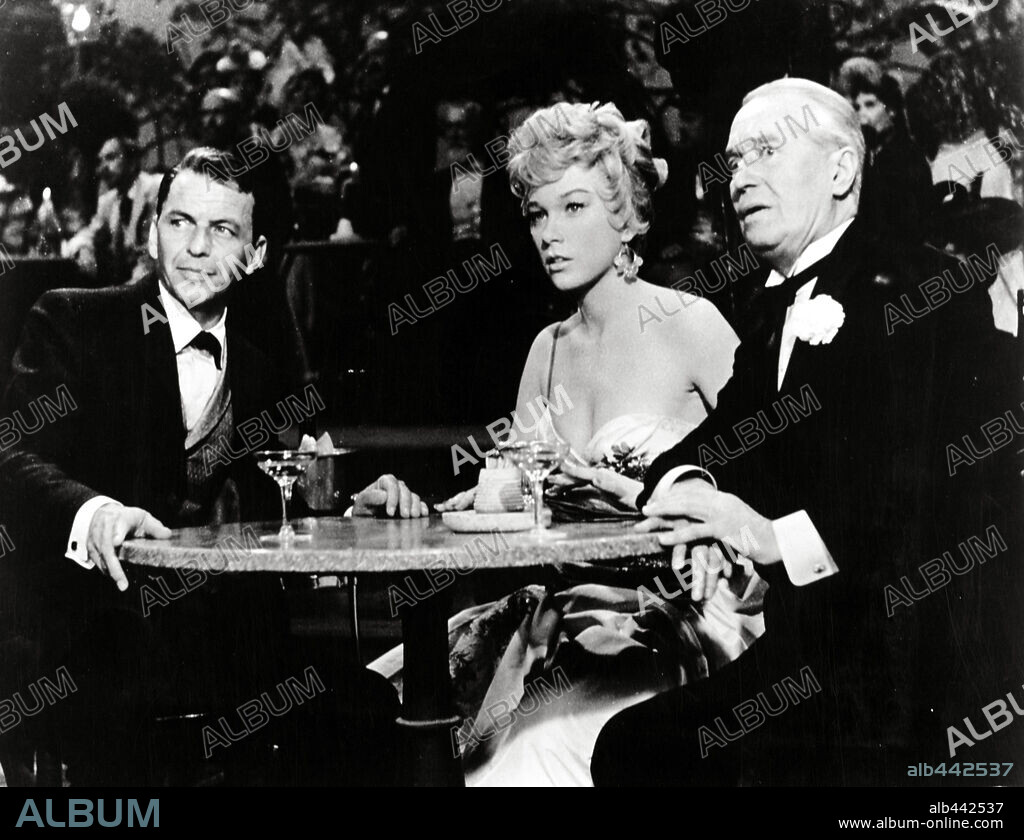 FRANK SINATRA, MAURICE CHEVALIER and SHIRLEY MACLAINE in CAN-CAN, 1960, directed by WALTER LANG. Copyright 20TH CENTURY FOX.