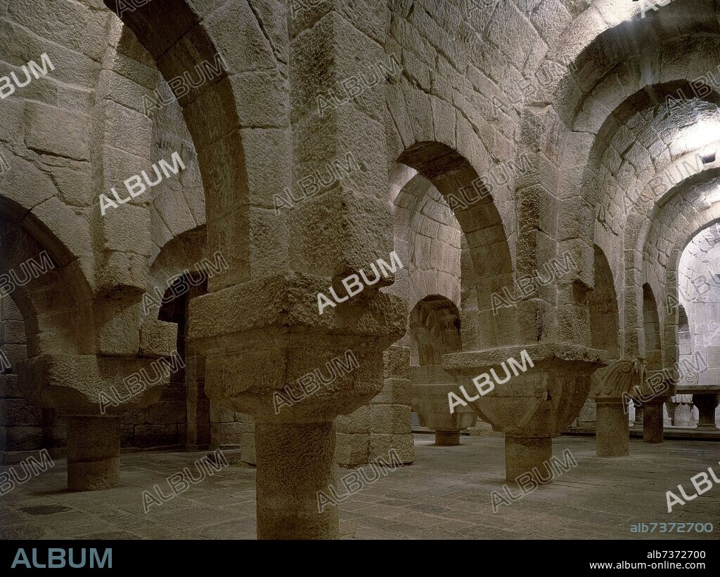 NAVES DE LA CRIPTA DE LA IGLESIA DE SAN SALVADOR DE LEYRE - SIGLO XI.