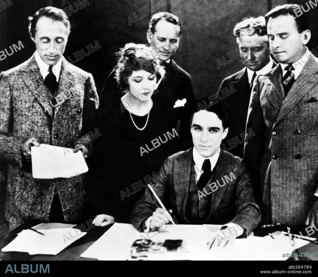 CHARLIE CHAPLIN, D. W. GRIFFITH, DOUGLAS FAIRBANKS et MARY PICKFORD. 1919