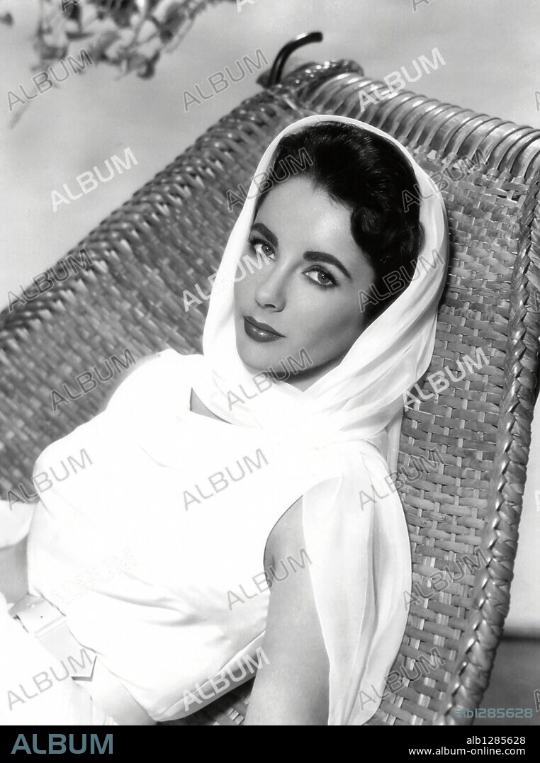 ELIZABETH TAYLOR en GIGANTE, 1956 (GIANT), dirigida por GEORGE STEVENS. Copyright WARNER BROTHERS.